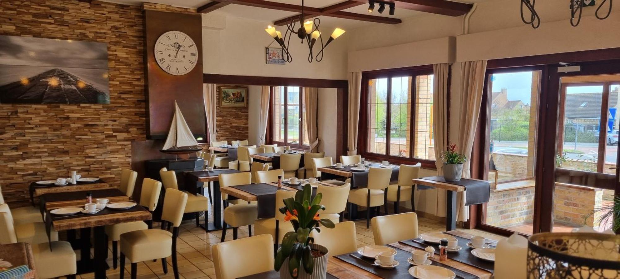 Hotel Westendia And Free Parking Top Breakfast Westende Exteriör bild