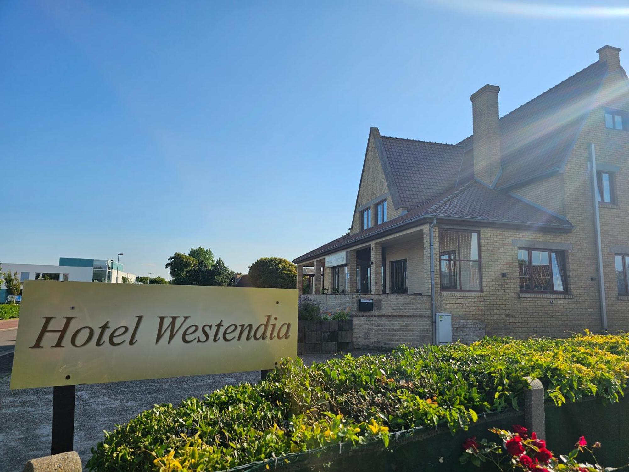 Hotel Westendia And Free Parking Top Breakfast Westende Exteriör bild