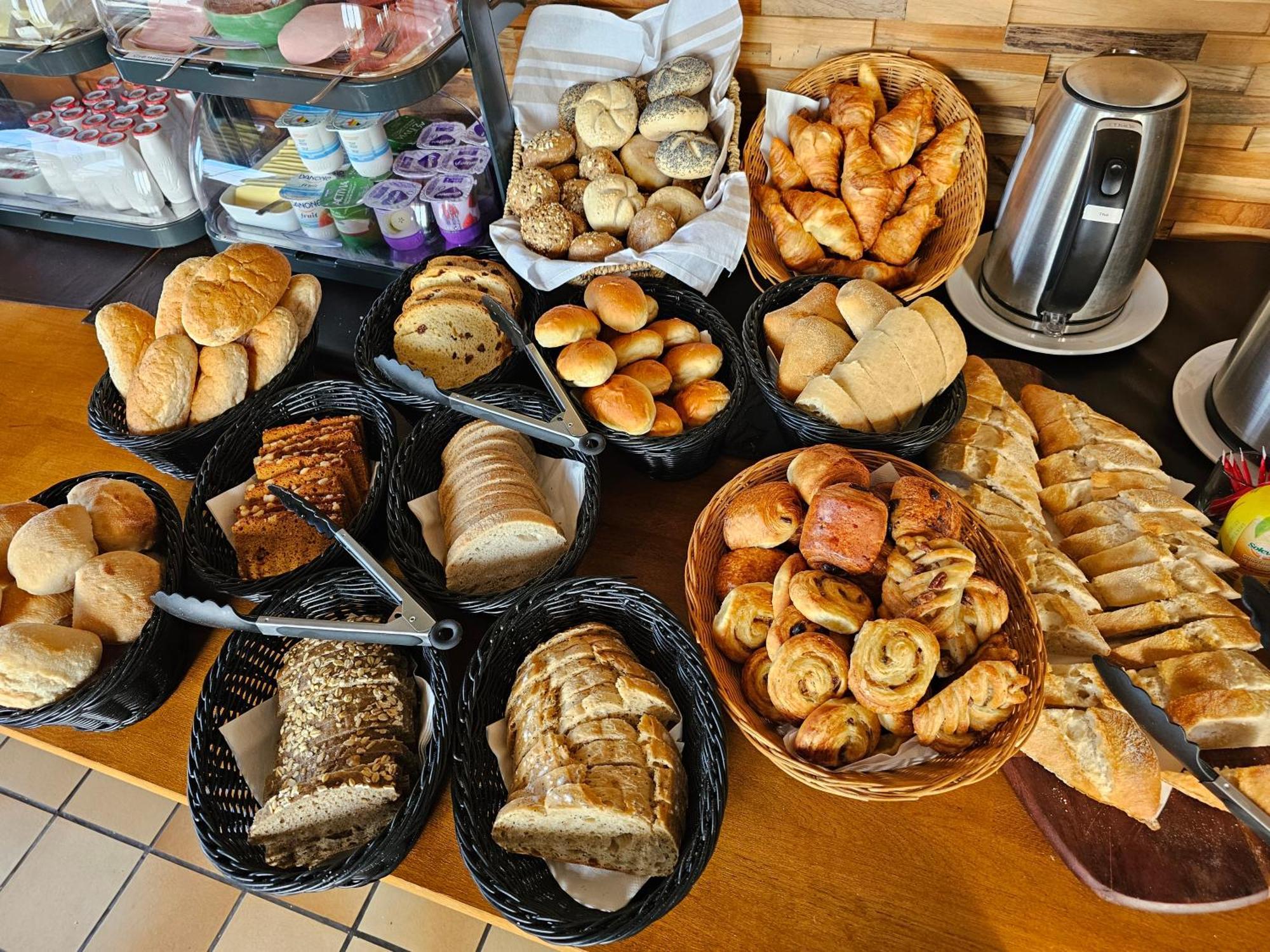 Hotel Westendia And Free Parking Top Breakfast Westende Exteriör bild