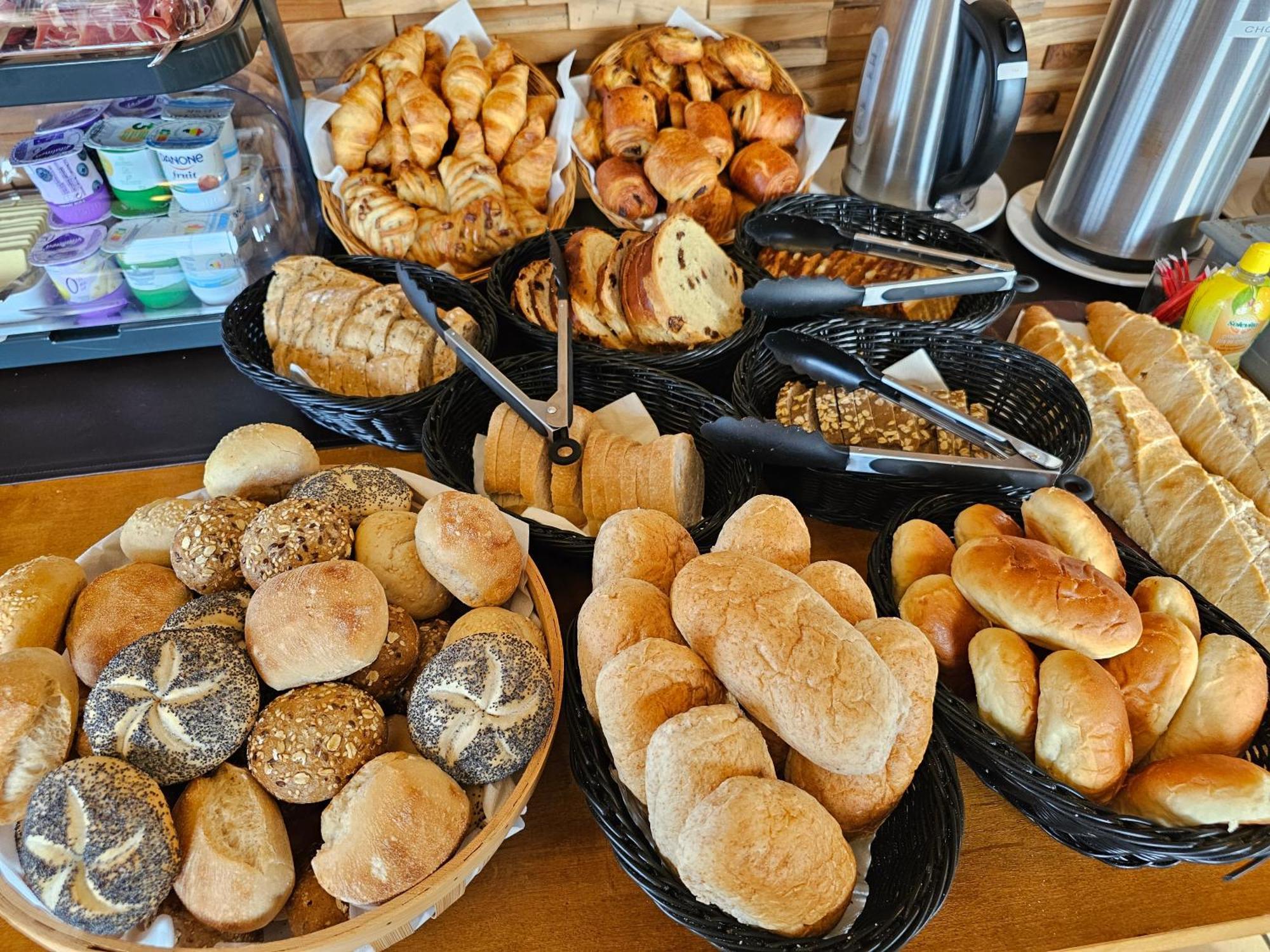 Hotel Westendia And Free Parking Top Breakfast Westende Exteriör bild
